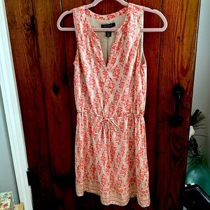 Like new beautiful dress from White House/Black Market.
